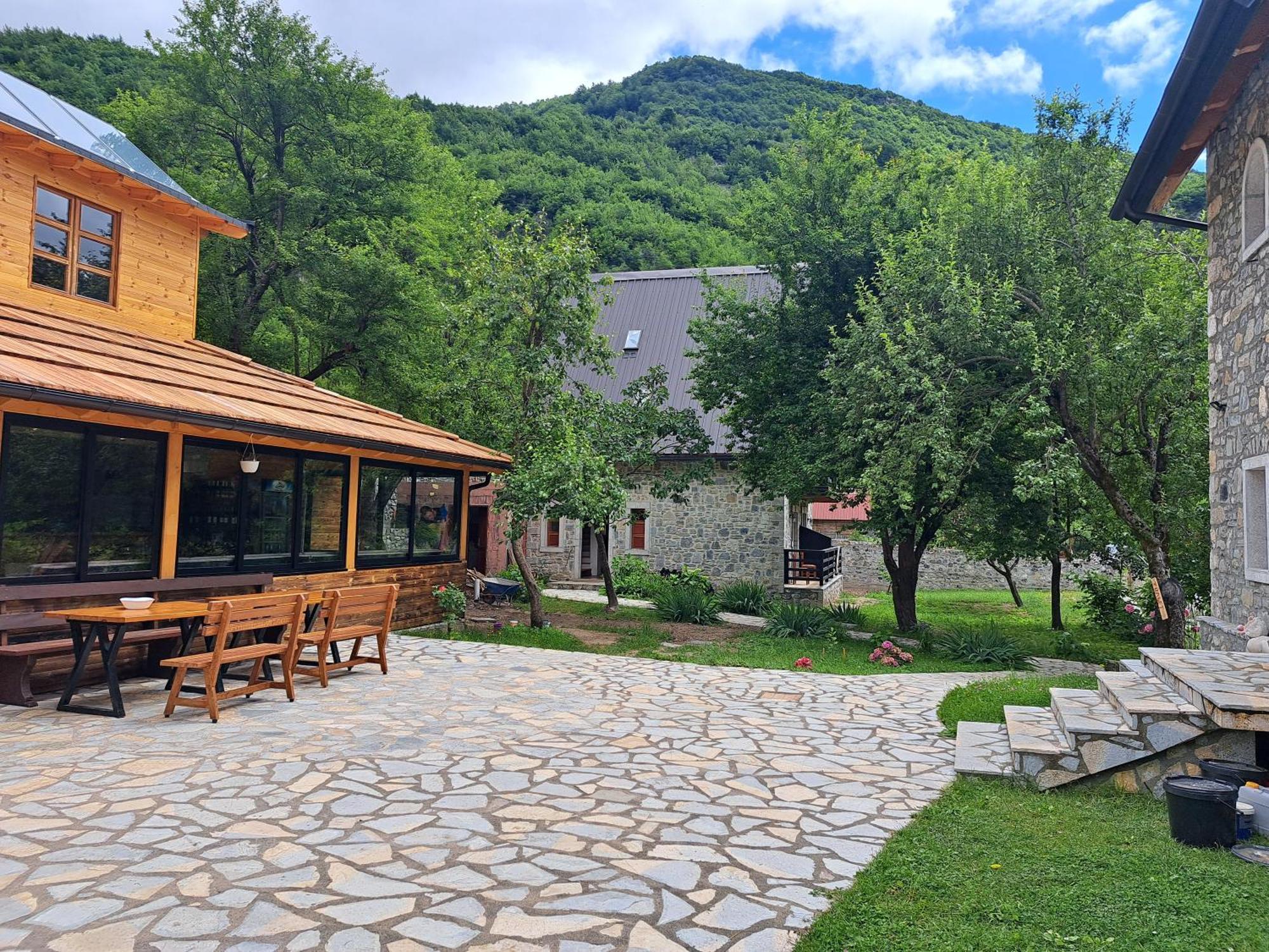 Villa Gjecaj Guesthouse And Restaurant Theth Exterior foto